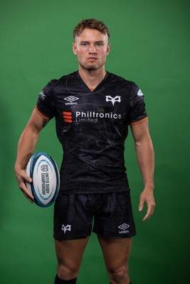 090922 - Ospreys Rugby Squad Portraits - Harri Morgan