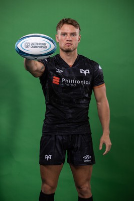 090922 - Ospreys Rugby Squad Portraits - Harri Morgan