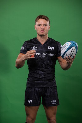 090922 - Ospreys Rugby Squad Portraits - Harri Morgan