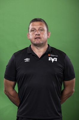 090922 - Ospreys Rugby Team Photo - 