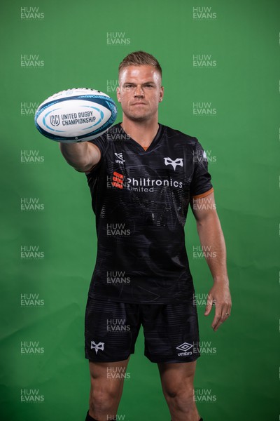 090922 - Ospreys Rugby Squad Portraits - Gareth Anscombe