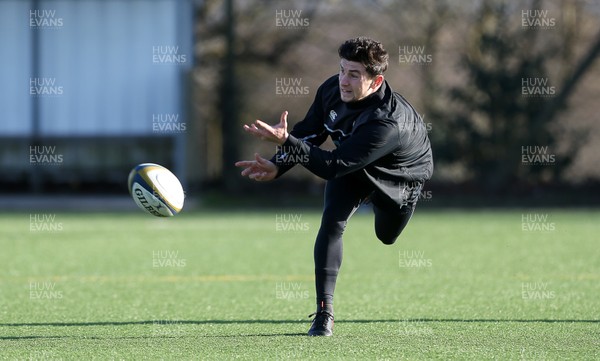 010218 - Ospreys Rugby Training - Matthew Aubrey during training