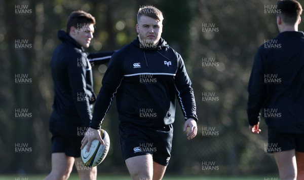 010218 - Ospreys Rugby Training - Ifan Phillips during training