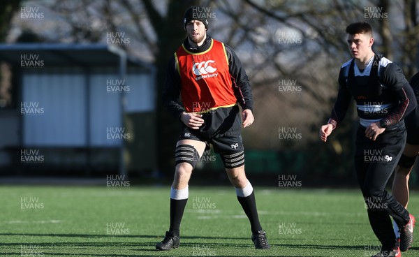 010218 - Ospreys Rugby Training - Josh Cole during training