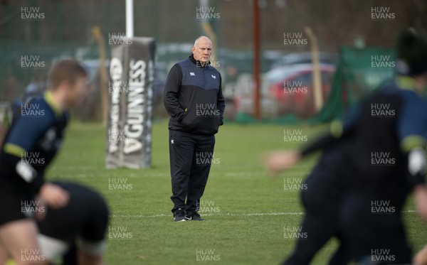 031219 - Ospreys Rugby Training - Mike Ruddock during training