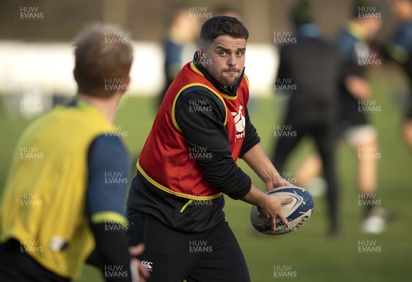 031219 - Ospreys Rugby Training - Nicky Smith
