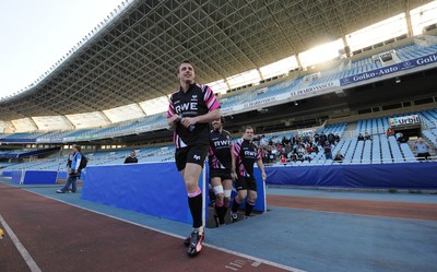 09.04.10 - Ospreys Rugby Training - Tommy Bowe arrives at Stade Anoeta. 