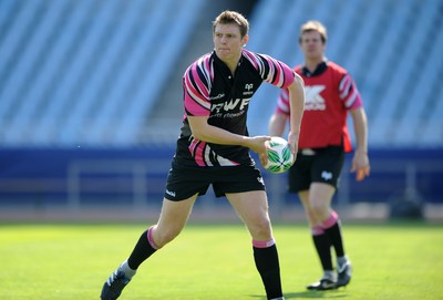 09.04.10 - Ospreys Rugby Training - Dan Biggar in action during training. 