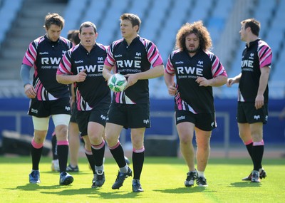 09.04.10 - Ospreys Rugby Training - Dan Biggar in action during training. 