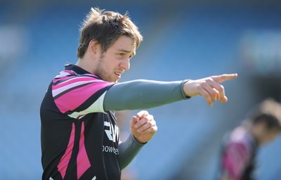 09.04.10 - Ospreys Rugby Training - Ryan Jones in action during training. 