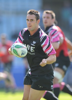 09.04.10 - Ospreys Rugby Training - Lee Byrne in action during training. 