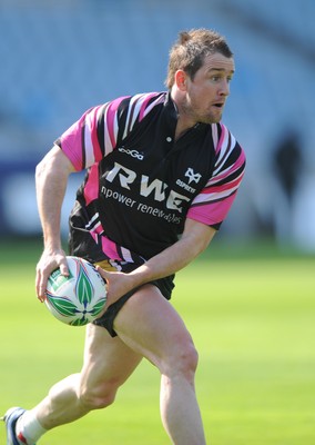 09.04.10 - Ospreys Rugby Training - Shane Williams in action during training. 