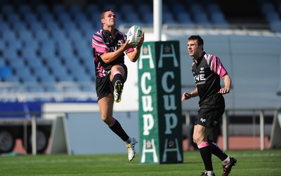 09.04.10 - Ospreys Rugby Training - Lee Byrne in action during training. 