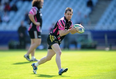 09.04.10 - Ospreys Rugby Training - Shane Williams in action during training. 