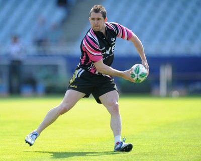 09.04.10 - Ospreys Rugby Training - Shane Williams in action during training. 