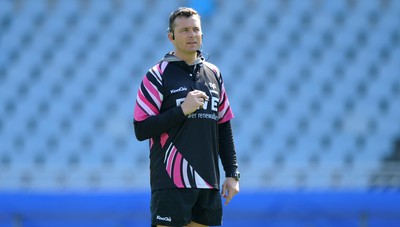 09.04.10 - Ospreys Rugby Training - Ospreys head coach Sean Holley. 