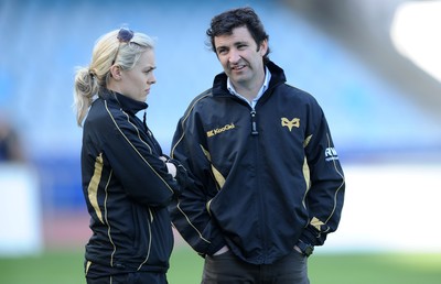 09.04.10 - Ospreys Rugby Training - Ospreys Elite Performance director Andrew Hore and Physio Daloni Lucas. 