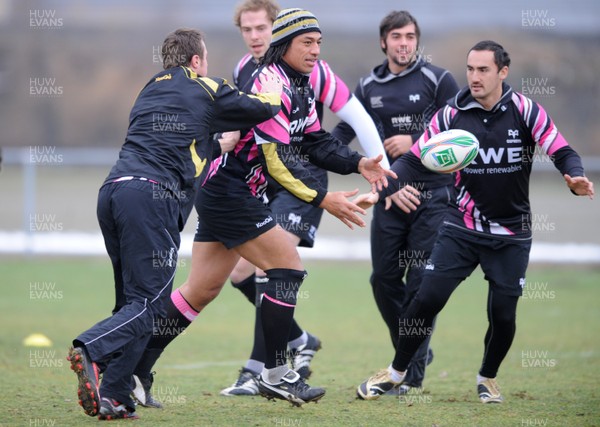 15.01.10 - Ospreys Rugby Training - Filo Tiatia in action during training. 