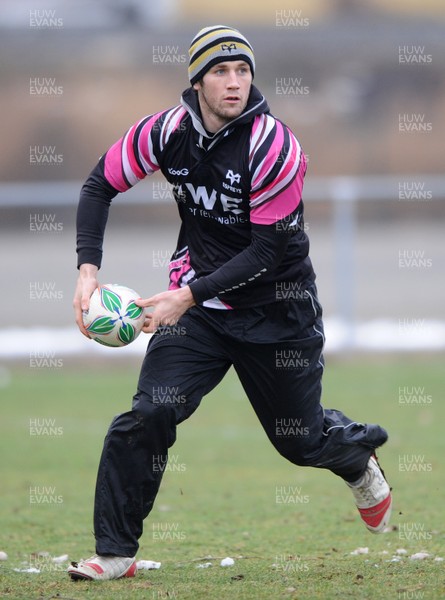 15.01.10 - Ospreys Rugby Training - Andrew Bishop in action during training. 