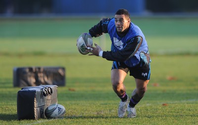 15.11.11 - Ospreys Rugby Training - Kahn Fotuali'i during training. 