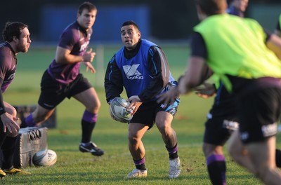 15.11.11 - Ospreys Rugby Training - Kahn Fotuali'i during training. 