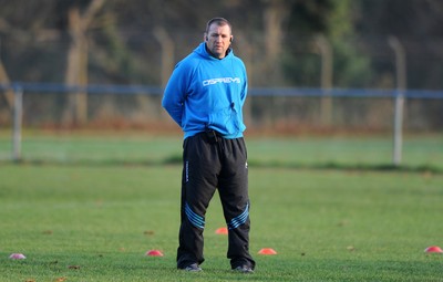 15.11.11 - Ospreys Rugby Training - Ospreys forwards coach Jonathan Humphreys during training. 