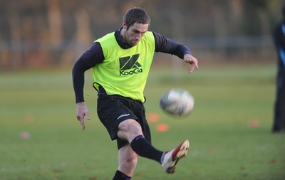 15.11.11 - Ospreys Rugby Training - Andrew Bishop during training. 