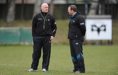 160212 - Ospreys Rugby Training -Ospreys head coach Steve Tandy talks to forwards coach Jonathan Humphreys(R) during training