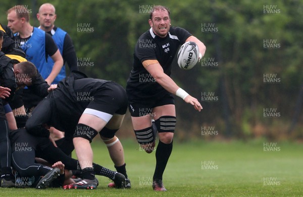 160517 - Ospreys Rugby Training in the lead up to their semi final game at Munster - Alun Wyn Jones during training