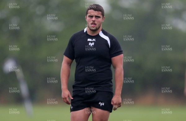 160517 - Ospreys Rugby Training in the lead up to their semi final game at Munster - Nicky Smith during training