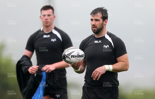 160517 - Ospreys Rugby Training in the lead up to their semi final game at Munster - Scott Baldwin during training