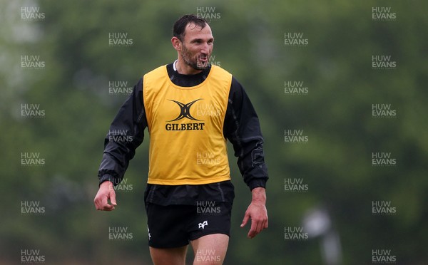 160517 - Ospreys Rugby Training in the lead up to their semi final game at Munster - Joe Bearman during training