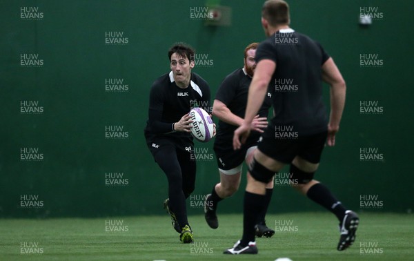 170117 - Ospreys Rugby Training - Sam Davies during training by Chris Fairweather/Huw Evans Agency