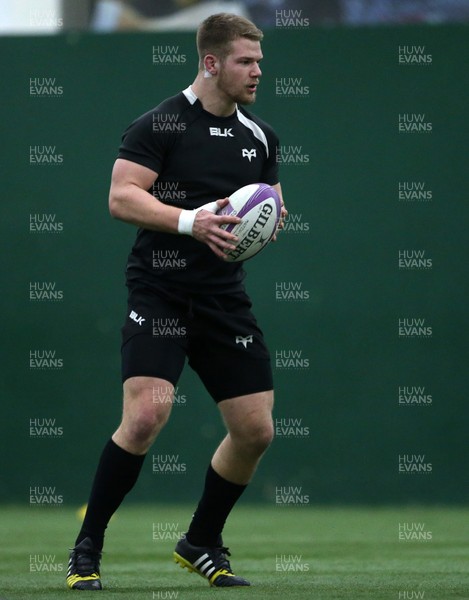 170117 - Ospreys Rugby Training - Olly Cracknell during training by Chris Fairweather/Huw Evans Agency