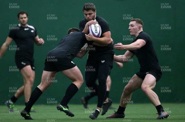 170117 - Ospreys Rugby Training - Nicky Smith during training by Chris Fairweather/Huw Evans Agency