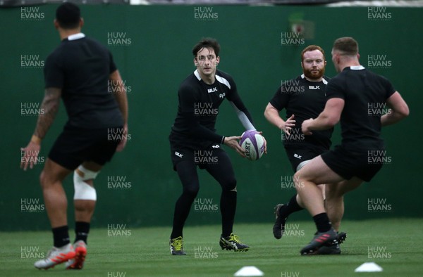 170117 - Ospreys Rugby Training - Sam Davies during training by Chris Fairweather/Huw Evans Agency