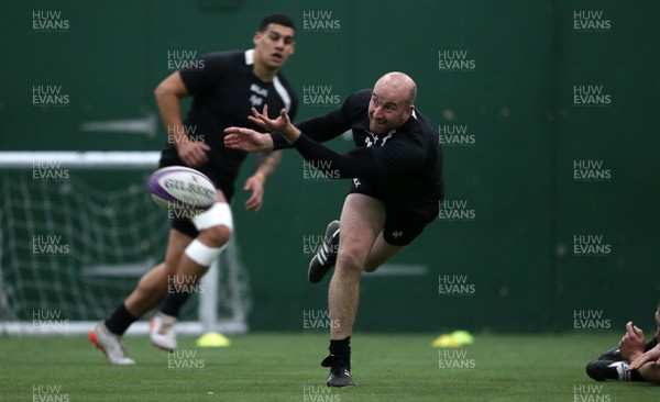 170117 - Ospreys Rugby Training - Brendon Leonard during training by Chris Fairweather/Huw Evans Agency