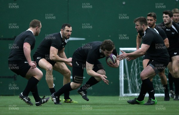 170117 - Ospreys Rugby Training - James Ratti during training by Chris Fairweather/Huw Evans Agency