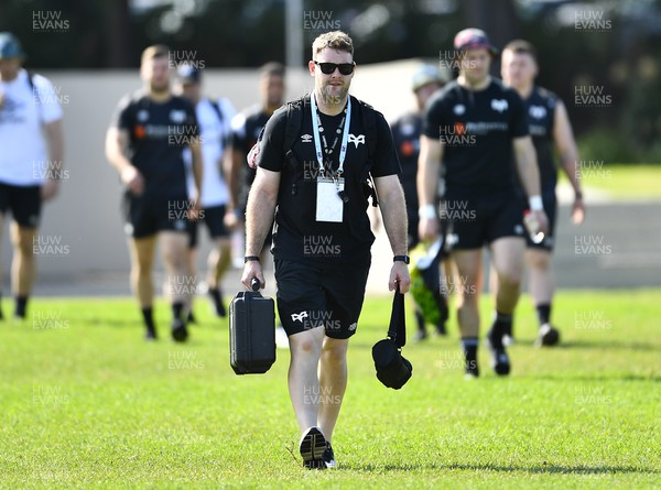 220322 - Ospreys Rugby Training at Stellenbosch Academy of Sport - Simon Church during training session in South Africa