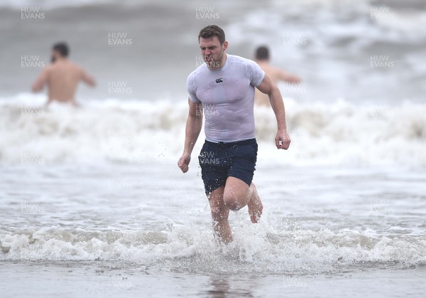 150118 - Ospreys Rugby Sea Recovery - Dan Biggar of Ospreys in the sea at Aberavon beach ahead of their qualifying game against Clermont Auvergne