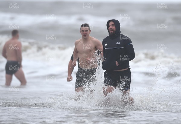 150118 - Ospreys Rugby Sea Recovery - Scott Baldwin of Ospreys in the sea at Aberavon beach ahead of their qualifying game against Clermont Auvergne