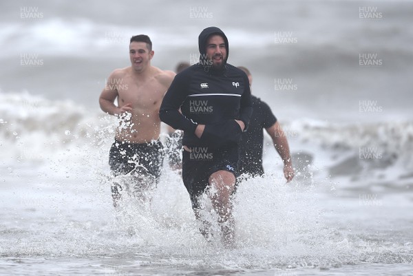 150118 - Ospreys Rugby Sea Recovery - Scott Baldwin of Ospreys in the sea at Aberavon beach ahead of their qualifying game against Clermont Auvergne