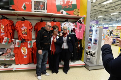 130314 - Ospreys -Signing session