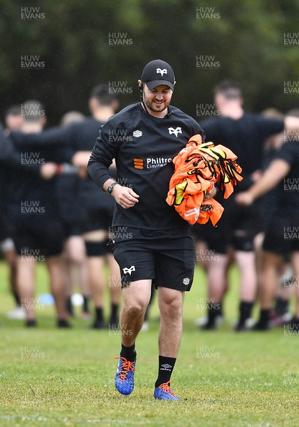 290322 - Ospreys Training at Stellenbosch Academy of Sport - Strength and Conditioning Coach Josh Robinson during training