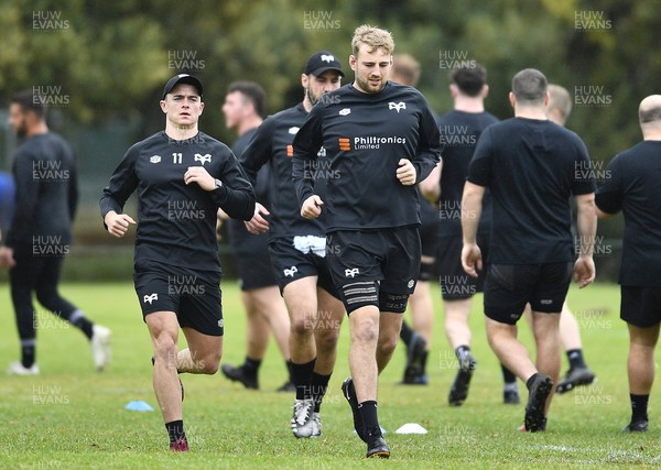 290322 - Ospreys Training at Stellenbosch Academy of Sport - Will Griffiths during training