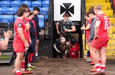 080226 - Ospreys U18 v Scarlets U18, WRU Regional Age Grade Championship - The teams run out at The Gnoll