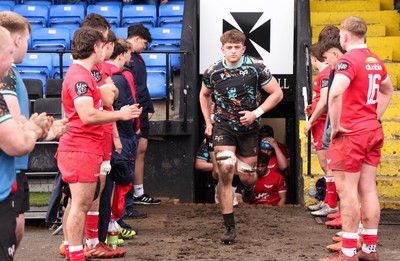 080226 - Ospreys U18 v Scarlets U18, WRU Regional Age Grade Championship - The teams run out at The Gnoll