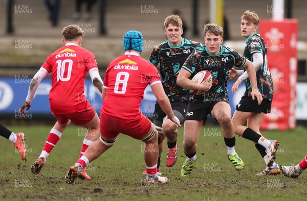 080226 - Ospreys U18 v Scarlets U18, WRU Regional Age Grade Championship - Zac Mizen of Ospreys breaks away