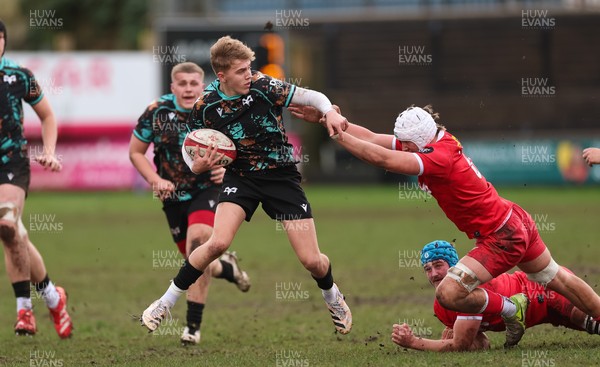 080226 - Ospreys U18 v Scarlets U18, WRU Regional Age Grade Championship - Cai Davies of Ospreys breaks for the line