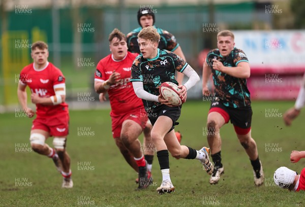 080226 - Ospreys U18 v Scarlets U18, WRU Regional Age Grade Championship - Cai Davies of Ospreys breaks for the line